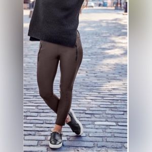 Athleta Stellar Tight Leggings - Medium